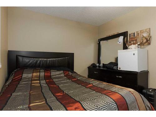 113 Paris Crescent, Fort Mcmurray, AB - Indoor Photo Showing Bedroom