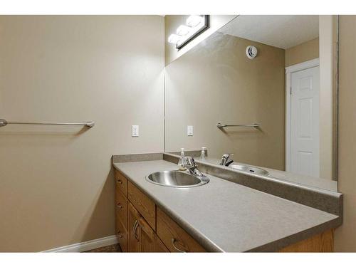 113 Paris Crescent, Fort Mcmurray, AB - Indoor Photo Showing Bathroom