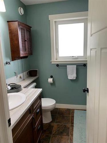 9602 100 Avenue, Lac La Biche, AB - Indoor Photo Showing Bathroom