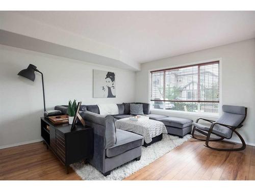 17-240 Laffont Way, Fort Mcmurray, AB - Indoor Photo Showing Living Room