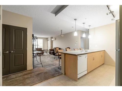 106-136C Sandpiper Road, Fort Mcmurray, AB - Indoor Photo Showing Kitchen