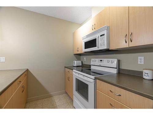 106-136C Sandpiper Road, Fort Mcmurray, AB - Indoor Photo Showing Kitchen