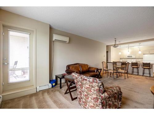 106-136C Sandpiper Road, Fort Mcmurray, AB - Indoor Photo Showing Living Room