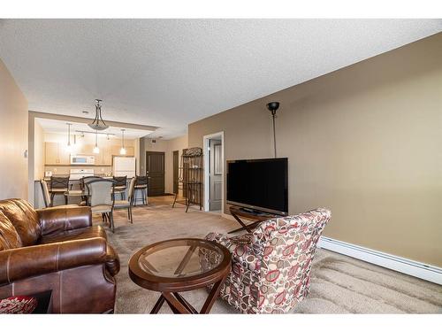 106-136C Sandpiper Road, Fort Mcmurray, AB - Indoor Photo Showing Living Room