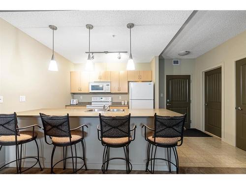 106-136C Sandpiper Road, Fort Mcmurray, AB - Indoor Photo Showing Kitchen