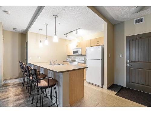 106-136C Sandpiper Road, Fort Mcmurray, AB - Indoor Photo Showing Kitchen