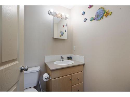 2201-200 Lougheed Drive, Fort Mcmurray, AB - Indoor Photo Showing Bathroom