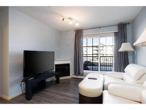 2201-200 Lougheed Drive, Fort Mcmurray, AB - Indoor Photo Showing Living Room