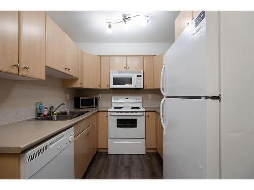 2201-200 Lougheed Drive, Fort Mcmurray, AB - Indoor Photo Showing Kitchen With Double Sink