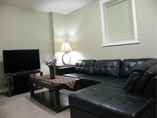 6-300 Sparrow Hawk Drive, Fort Mcmurray, AB - Indoor Photo Showing Living Room