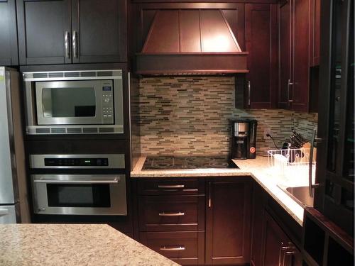 6-300 Sparrow Hawk Drive, Fort Mcmurray, AB - Indoor Photo Showing Kitchen With Stainless Steel Kitchen With Upgraded Kitchen