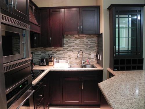 6-300 Sparrow Hawk Drive, Fort Mcmurray, AB - Indoor Photo Showing Kitchen With Double Sink