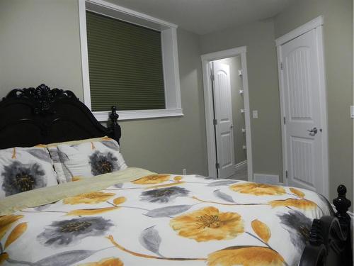 6-300 Sparrow Hawk Drive, Fort Mcmurray, AB - Indoor Photo Showing Bedroom