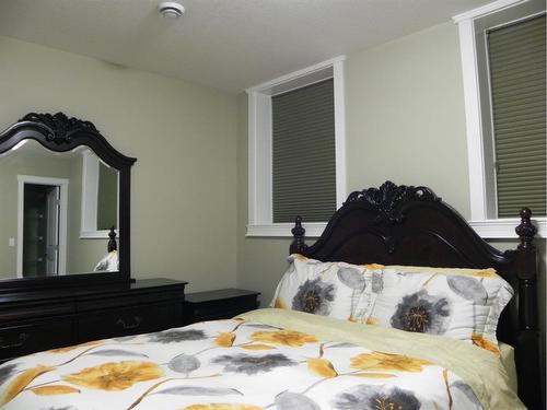 6-300 Sparrow Hawk Drive, Fort Mcmurray, AB - Indoor Photo Showing Bedroom