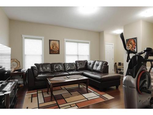 6-300 Sparrow Hawk Drive, Fort Mcmurray, AB - Indoor Photo Showing Living Room