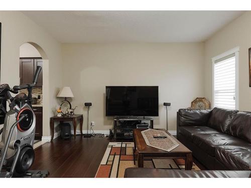 6-300 Sparrow Hawk Drive, Fort Mcmurray, AB - Indoor Photo Showing Living Room