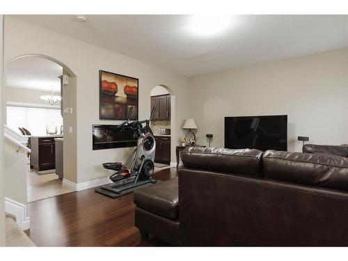 6-300 Sparrow Hawk Drive, Fort Mcmurray, AB - Indoor Photo Showing Living Room