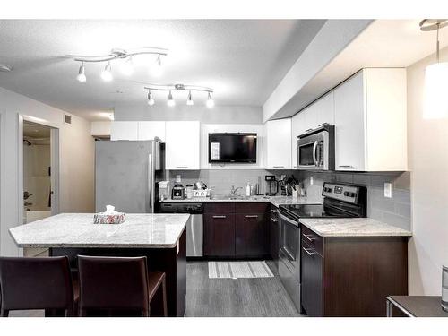 1115-7901 King Street, Fort Mcmurray, AB - Indoor Photo Showing Kitchen With Upgraded Kitchen