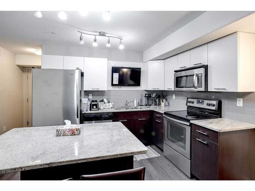 1115-7901 King Street, Fort Mcmurray, AB - Indoor Photo Showing Kitchen With Upgraded Kitchen