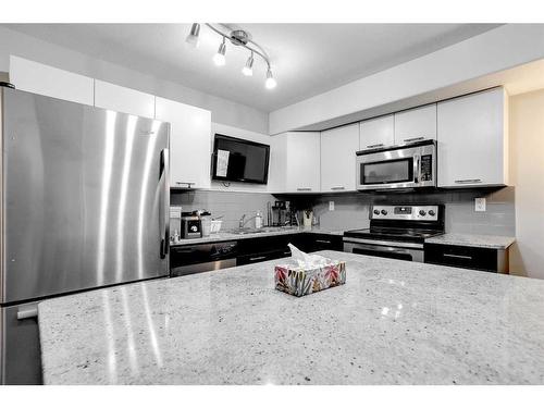 1115-7901 King Street, Fort Mcmurray, AB - Indoor Photo Showing Kitchen With Upgraded Kitchen