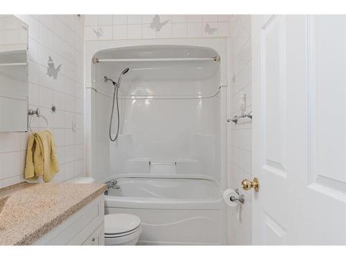 23 Maciver Street, Fort Mcmurray, AB - Indoor Photo Showing Bathroom