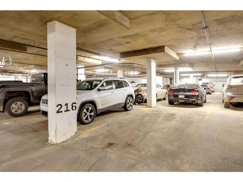 1213-7901 King Street, Fort Mcmurray, AB - Indoor Photo Showing Garage