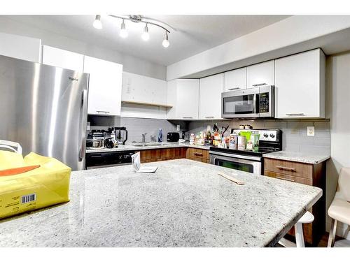 1219-7901 King Street, Fort Mcmurray, AB - Indoor Photo Showing Kitchen With Double Sink With Upgraded Kitchen