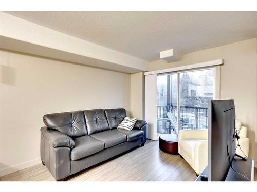 1219-7901 King Street, Fort Mcmurray, AB - Indoor Photo Showing Living Room