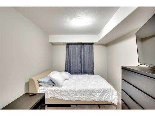 1219-7901 King Street, Fort Mcmurray, AB - Indoor Photo Showing Bedroom