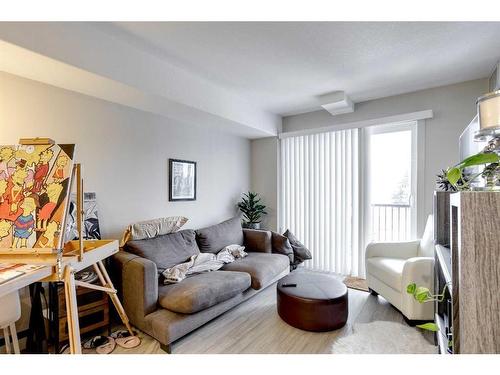 1313-7901 King Street, Fort Mcmurray, AB - Indoor Photo Showing Living Room