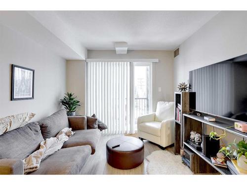 1313-7901 King Street, Fort Mcmurray, AB - Indoor Photo Showing Living Room