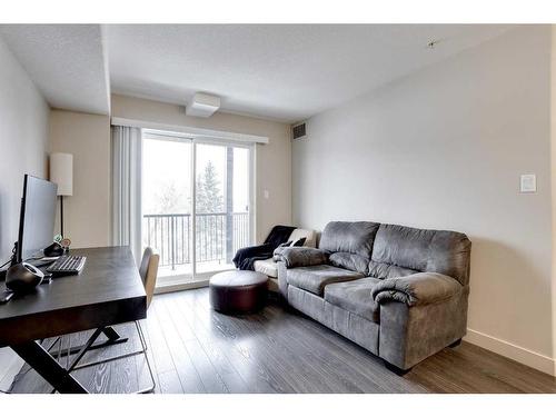 1317-7901 King Street, Fort Mcmurray, AB - Indoor Photo Showing Living Room