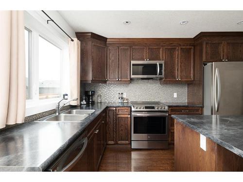 129 Airmont Court, Fort Mcmurray, AB - Indoor Photo Showing Kitchen With Double Sink With Upgraded Kitchen