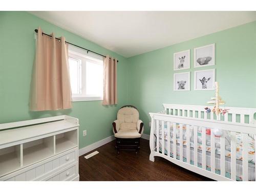 129 Airmont Court, Fort Mcmurray, AB - Indoor Photo Showing Bedroom