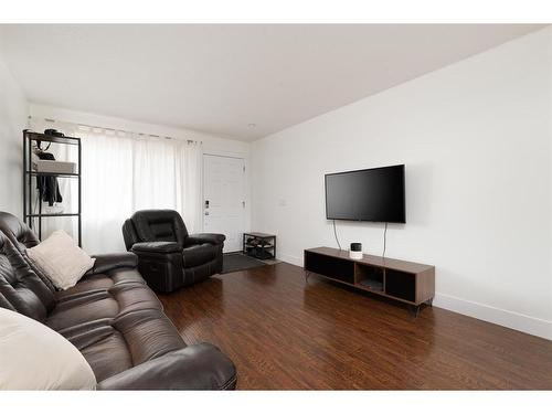 129 Airmont Court, Fort Mcmurray, AB - Indoor Photo Showing Living Room