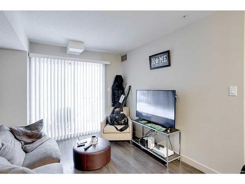 1318-7901 King Street, Fort Mcmurray, AB - Indoor Photo Showing Living Room