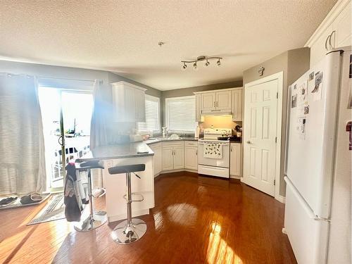 #210-10212 101 Street, Lac La Biche, AB - Indoor Photo Showing Kitchen