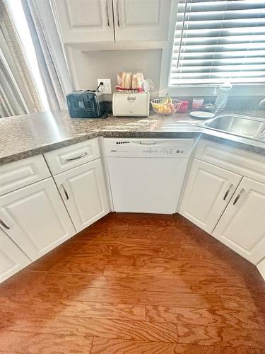 #210-10212 101 Street, Lac La Biche, AB - Indoor Photo Showing Kitchen