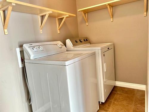 #210-10212 101 Street, Lac La Biche, AB - Indoor Photo Showing Laundry Room