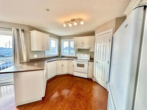 #210-10212 101 Street, Lac La Biche, AB - Indoor Photo Showing Kitchen