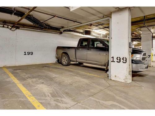 1319-7901 King Street, Fort Mcmurray, AB - Indoor Photo Showing Garage