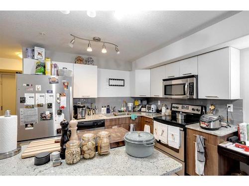 1319-7901 King Street, Fort Mcmurray, AB - Indoor Photo Showing Kitchen