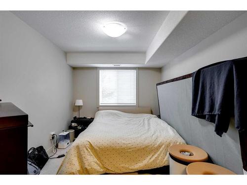 1319-7901 King Street, Fort Mcmurray, AB - Indoor Photo Showing Bedroom