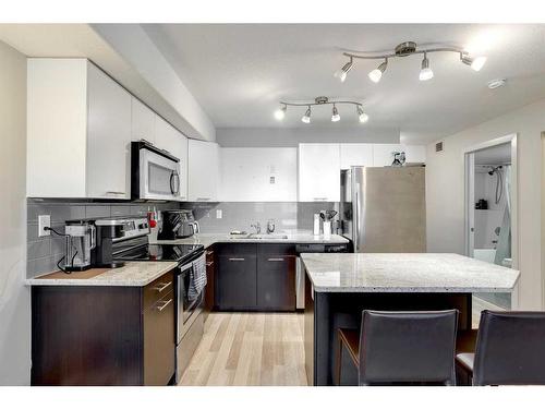 1422-7901 King Street, Fort Mcmurray, AB - Indoor Photo Showing Kitchen With Double Sink