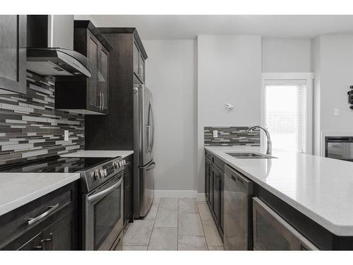 19-140 Fontaine Crescent, Fort Mcmurray, AB - Indoor Photo Showing Kitchen With Stainless Steel Kitchen With Double Sink With Upgraded Kitchen