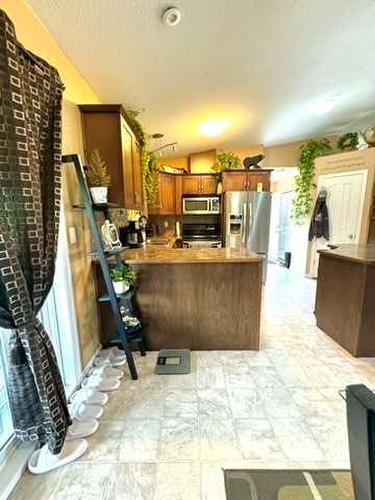 175 Poplar Drive Rr, Conklin, AB - Indoor Photo Showing Kitchen