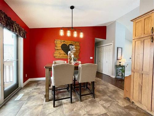 236 Shetland Garden, Fort Mcmurray, AB - Indoor Photo Showing Dining Room