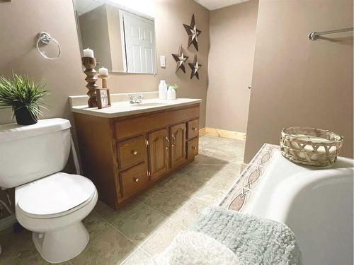 236 Shetland Garden, Fort Mcmurray, AB - Indoor Photo Showing Bathroom