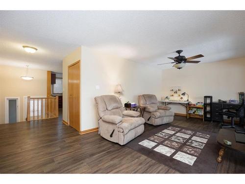 192 Torrie Crescent, Fort Mcmurray, AB - Indoor Photo Showing Living Room