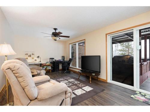 192 Torrie Crescent, Fort Mcmurray, AB - Indoor Photo Showing Living Room